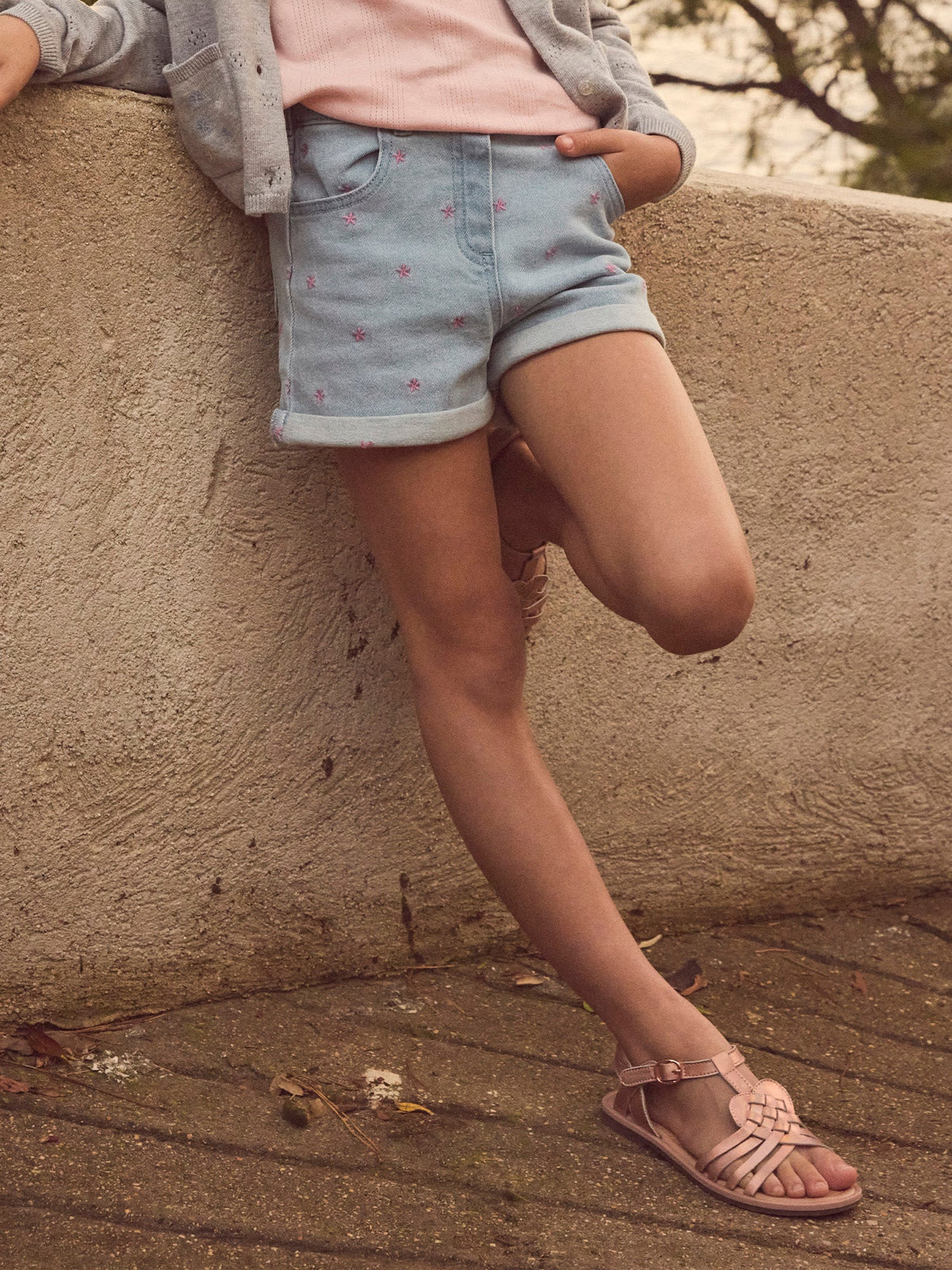 Short denim à broderies fleurs Fille - 2